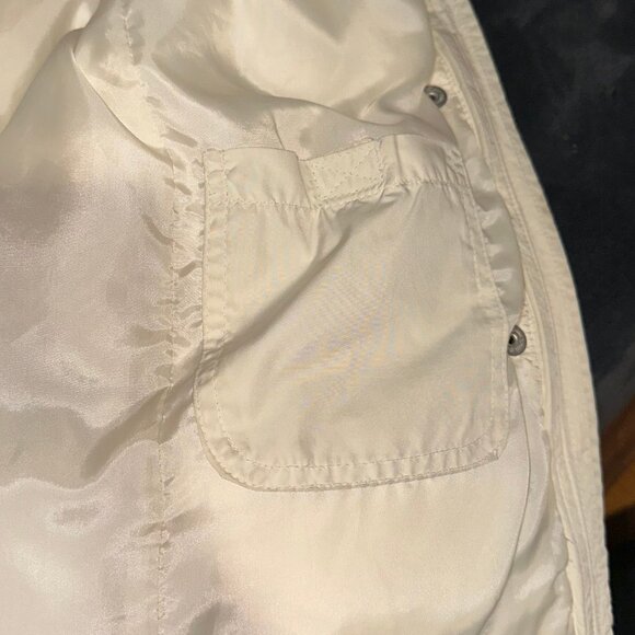 Gap removable hood White Down Vest - Picture 9 of 11
